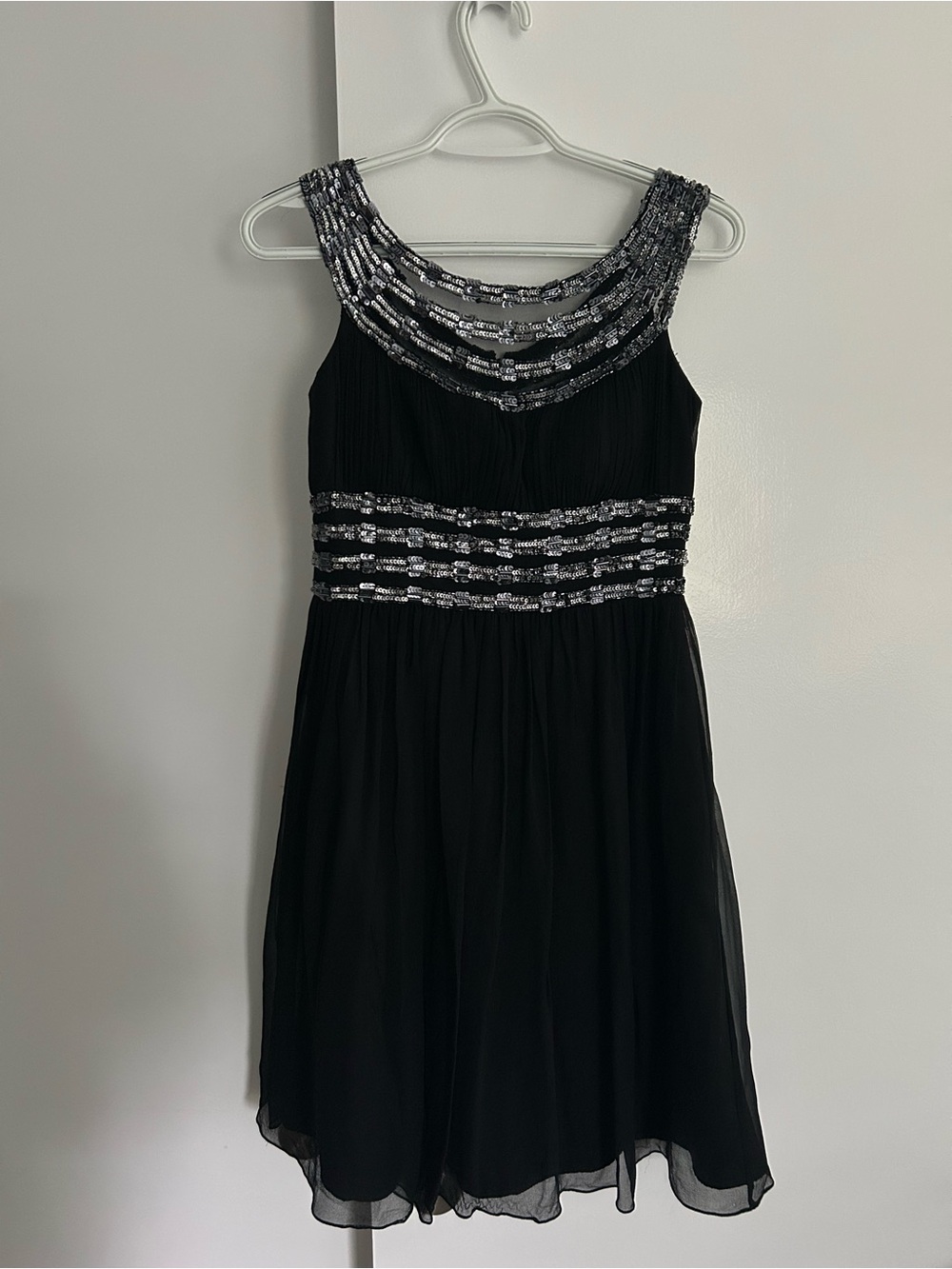 Adrianna Papell Evening black dress with silver sequins size petite 2 LIKE NEW🖤